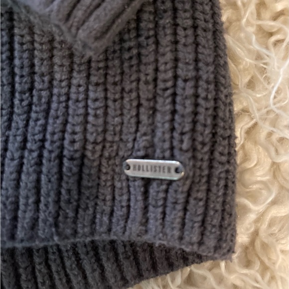 Hollister Grey Knit Sweater. Size Medium. - Picture 2 of 2